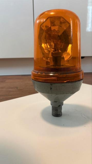 Hella 2RL 002 467 Zwaailicht Zwaailamp 12V opsteekvoet beschikbaar voor biedingen