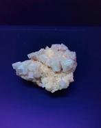 Bijzonder stuk zachtroze Haliet kristal. UV reactief, Verzamelen, Mineralen en Fossielen, Ophalen of Verzenden