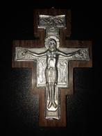 Kleine kruis (H10xB7cm) metaal op hout / wanddecoratie, Ophalen of Verzenden, Beeld(je), Christendom | Katholiek