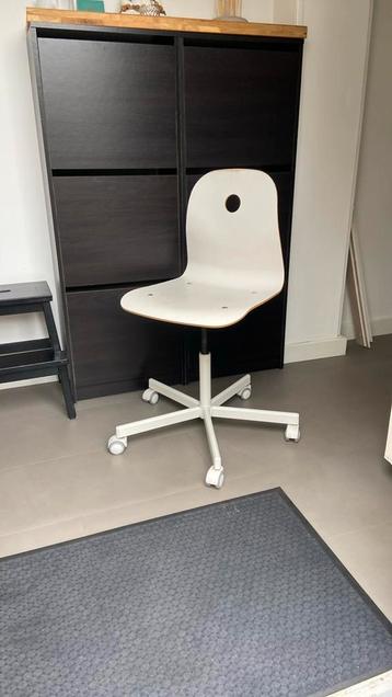 Witte IKEA bureaustoel - in hoogte verstelbaar beschikbaar voor biedingen