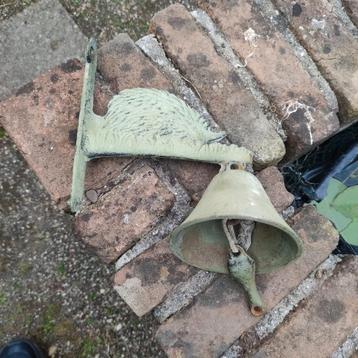 Bel, met egel vorm. beschikbaar voor biedingen