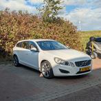 Volvo V60 T3 150pk Start/stop 2012 Wit, Auto's, Volvo, Voorwielaandrijving, 1596 cc, 74 €/maand, 4 cilinders
