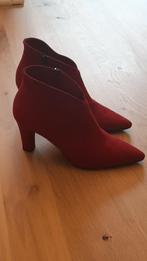 Rood suède enkellaarsjes van Lilian, maat 36/37, Lilian, Lage of Enkellaarzen, Ophalen of Verzenden, Zo goed als nieuw