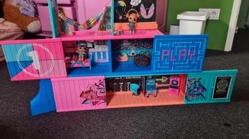 L.O.L SURPRISE fashion huis met accessoires  beschikbaar voor biedingen