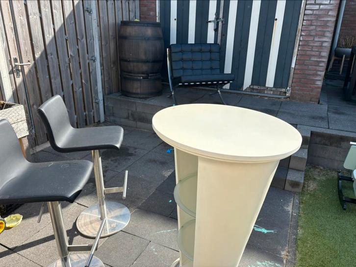 Barset met 2 barkrukken + designstoel – bij elk goed bod weg, Tuin en Terras, Tuinsets en Loungesets, Gebruikt, Loungeset, Aluminium