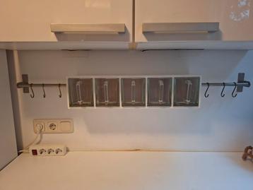 Vintage Kruidenrek met 5 Glazen Potjes beschikbaar voor biedingen