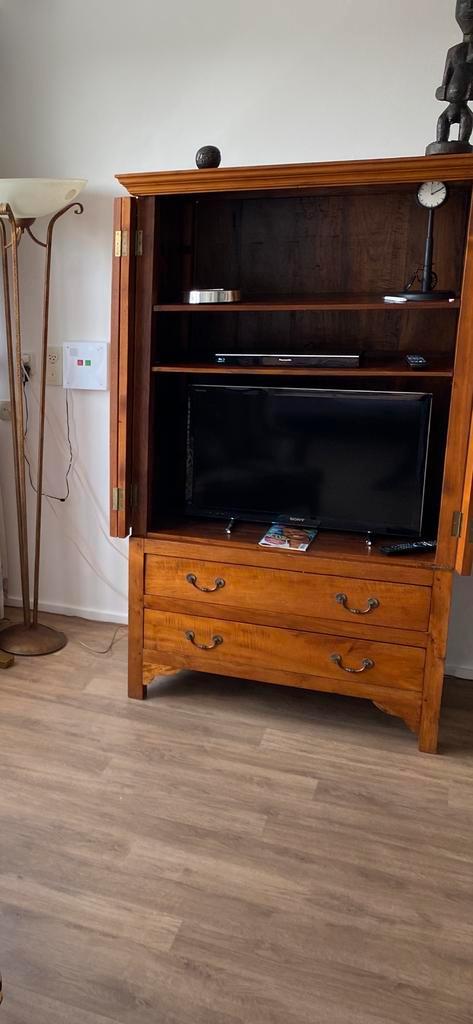 Massief houten tv-kast / linnenkast – Klassiek model, Huis en Inrichting, Kasten | Overige, Zo goed als nieuw, Ophalen