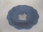 Wedgwood schaaltje, jasperware, twee vrouwen bij bron geschu, Huis en Inrichting, Ophalen of Verzenden, Wedgwood, Porselein, Schaal of Schalen