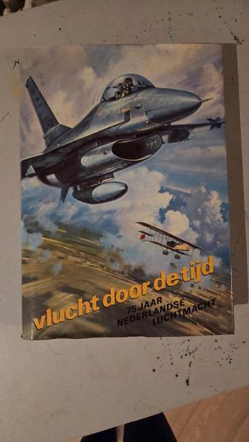 Vlucht door de Tijd - Luchtmacht Boek beschikbaar voor biedingen