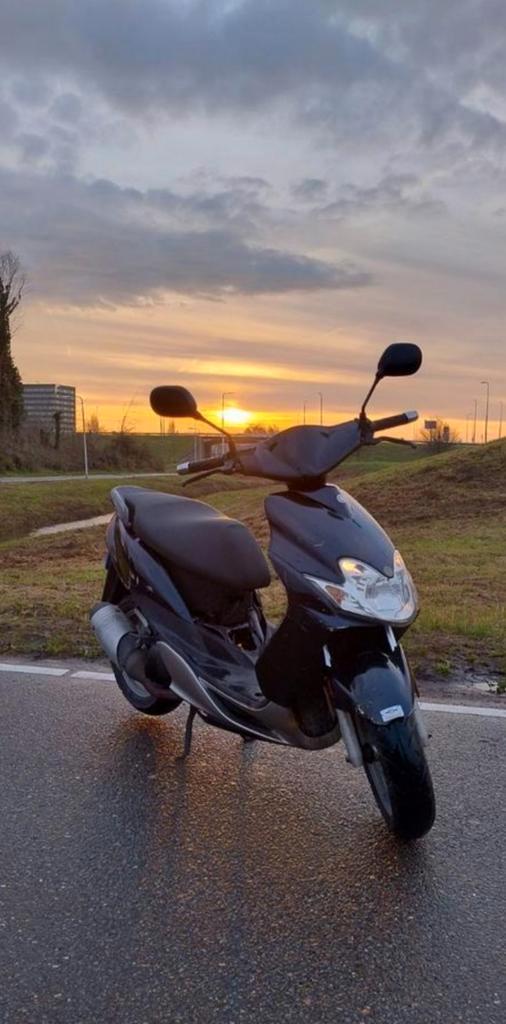 Yamaha jog r, Fietsen en Brommers, Scooters | Yamaha, Gebruikt, JogR of RR, Maximaal 25 km/u, Tweetakt, Ophalen of Verzenden