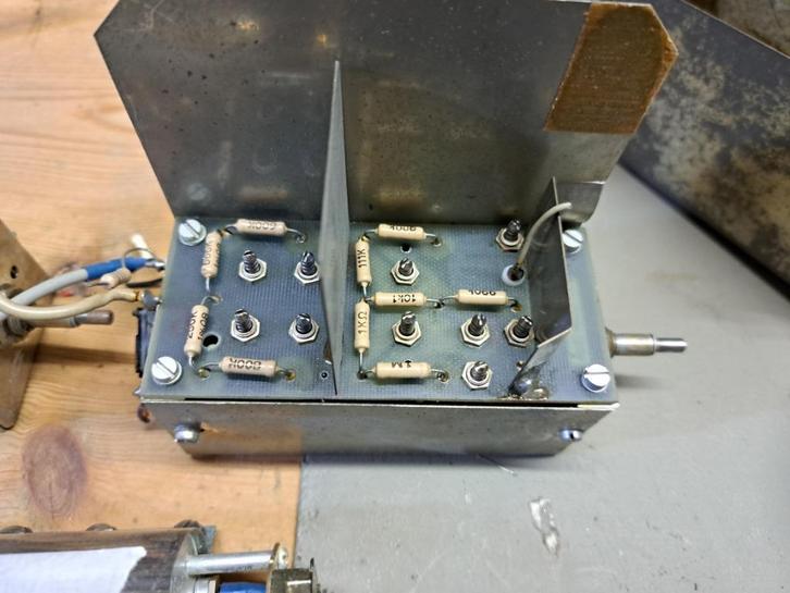 10 en 11 Standen verzwakkers, Doe-het-zelf en Verbouw, Meetapparatuur, Gebruikt, Elektriciteit, Ophalen of Verzenden