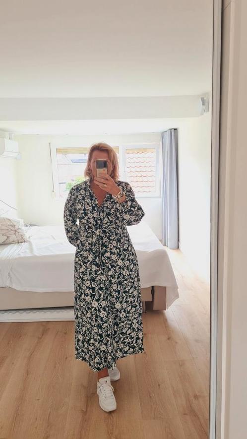 Prachtige doorknoopjurk met strikceintuur mt 40, Kleding | Dames, Jurken, Zo goed als nieuw, Onder de knie, Verzenden