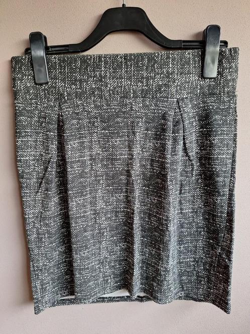 Nieuwe stretch rok zwart/wit/grijs print van de Hema, maat L, Kleding | Dames, Rokken, Nieuw, Maat 42/44 (L), Ophalen of Verzenden