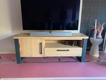 Eiken TV Meubel Industrieel 150cm beschikbaar voor biedingen