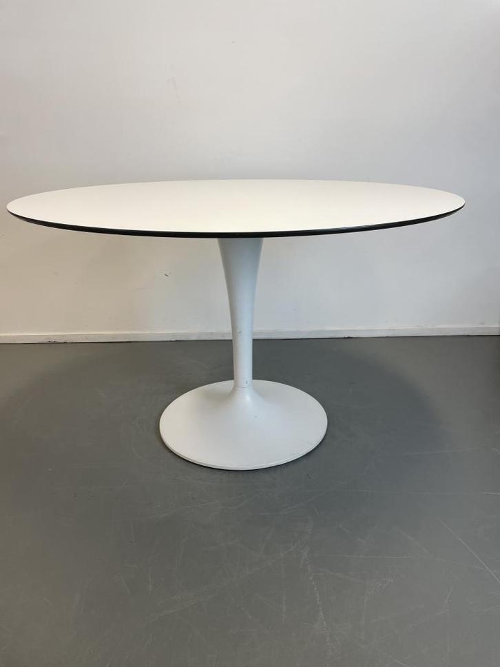 1 Arper Dizzle tafel 120 cm Wit showroom model, Huis en Inrichting, Tafels | Eettafels, Zo goed als nieuw, 100 tot 150 cm, 100 tot 150 cm