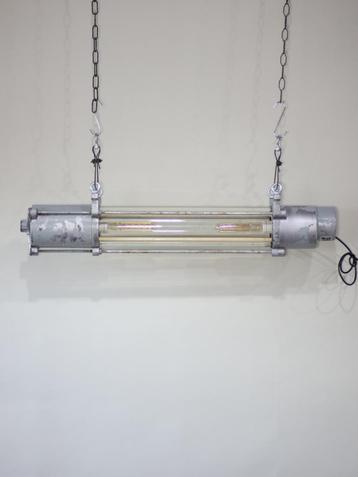 Hanglamp tube industrieel Duits DDR bunkerlamp kort