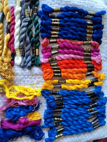 DMC 5 borduurgaren en 2x lufor goud beschikbaar voor biedingen