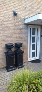Sierlijke en unieke betonnen bloempotten op betonnen zuilen, Ophalen, Nieuw