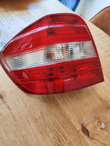 linker achterlicht Mercedes ML w164 goed werkend en zonder s beschikbaar voor biedingen