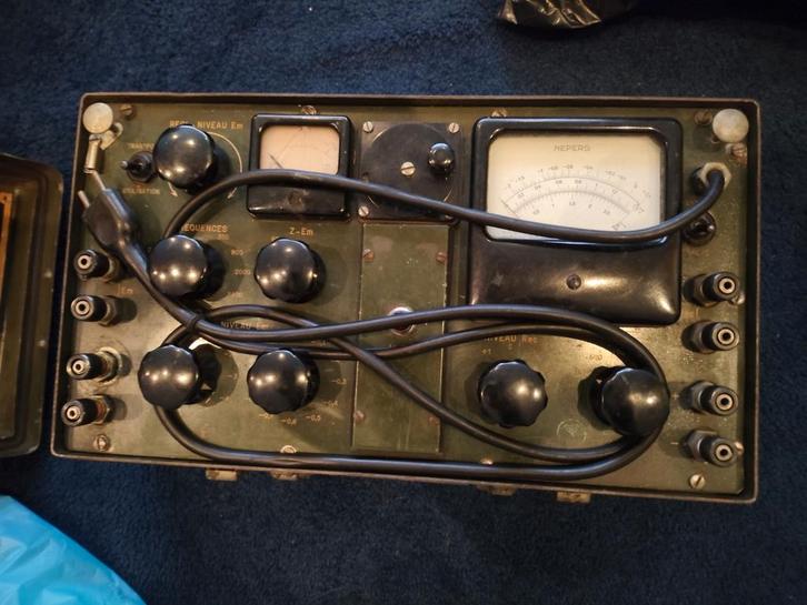 2 stuks militaire zend toestellen., Verzamelen, Militaria | Algemeen, Landmacht, Overige typen, Overige gebieden, Ophalen