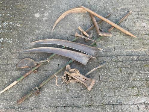 Oud maaigereefschap zeis , korenzeis handbijl en zeisdengel, Tuin en Terras, Hand-tuingereedschap, Gebruikt, Zeis, Ophalen of Verzenden