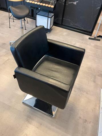 Pompstoel te koop beschikbaar voor biedingen