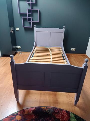 Mooi paars eenpersoonsbed voor meisje beschikbaar voor biedingen