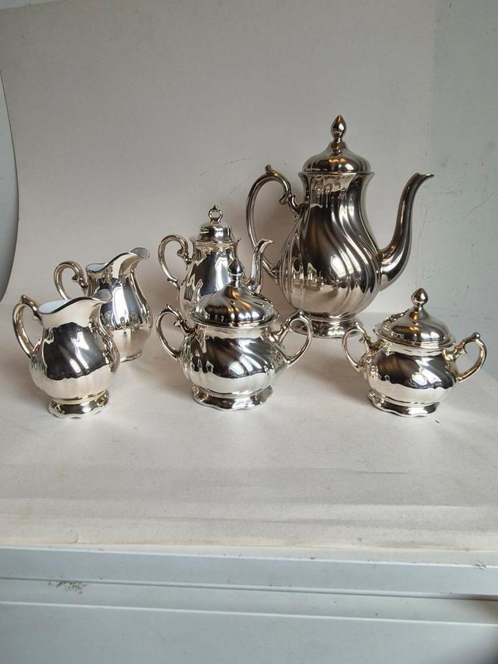 Verzilverde koffie en thee porseleinen set van WMF, Antiek en Kunst, Antiek | Servies compleet, Ophalen of Verzenden