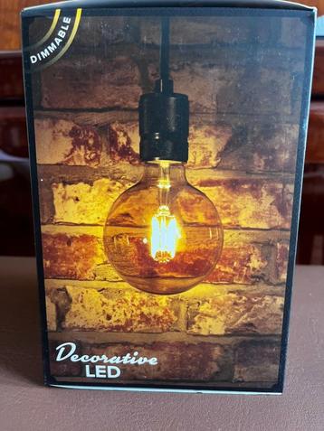 LED Filament Bulb + Art Deco Globe – Dimmable & Stylish beschikbaar voor biedingen