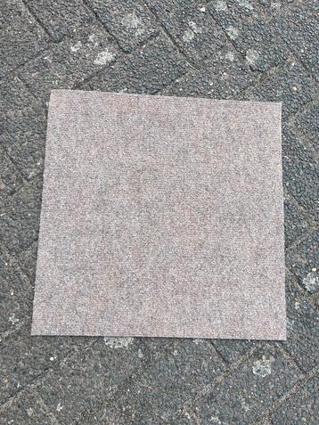 Tapijttegel 50x50 cm - Over beschikbaar voor biedingen