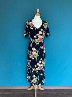 Vintage lange jurk bloemen zwart roze groen geel 38 40 knoop, Maat 38/40 (M), Vintage, Ophalen of Verzenden, Onder de knie