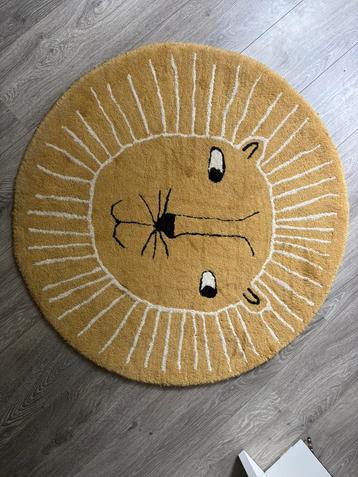 Oyoy vloerkleed leeuw. Erg netjes. Diameter 95 beschikbaar voor biedingen