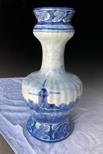Delftsblauwe handbeschilderde vaas beschikbaar voor biedingen