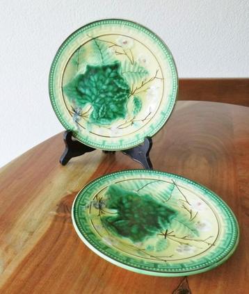 Majolica borden, twee, zeldzaam. beschikbaar voor biedingen