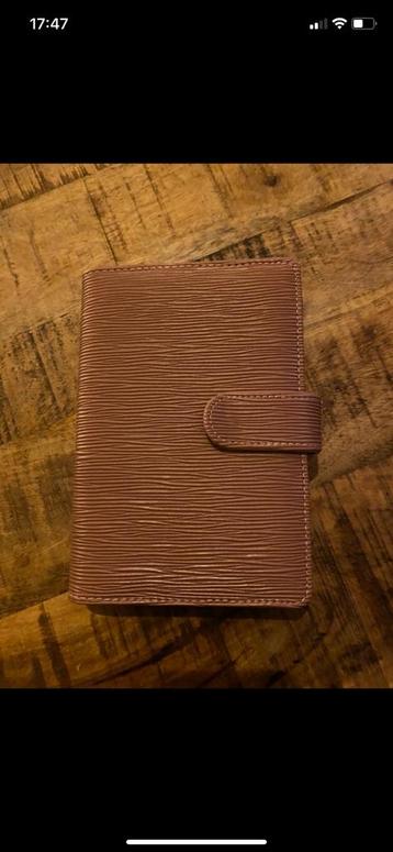 Budget binder A6 oud roze beschikbaar voor biedingen
