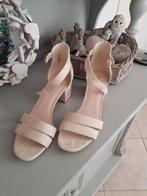 Graceland pumps, Beige, Ophalen of Verzenden, Zo goed als nieuw, Graceland