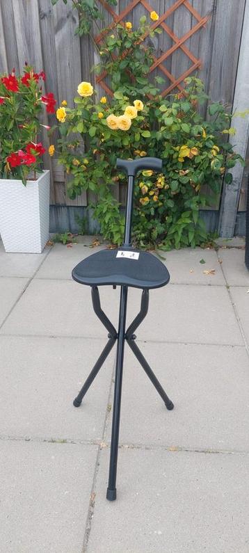 Wandelstok met krukje. Nieuw. beschikbaar voor biedingen