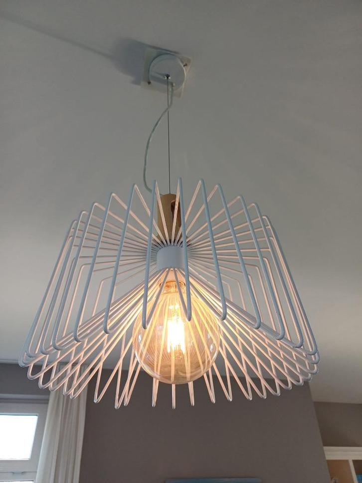 Bijna gratis!!! Witte design draad-hanglamp(en), Huis en Inrichting, Lampen | Hanglampen, Zo goed als nieuw, Minder dan 50 cm