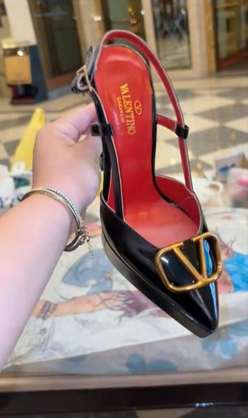 Elegante Hakken met Plateauzool beschikbaar voor biedingen