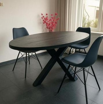 Eettafel met 6 stoelen