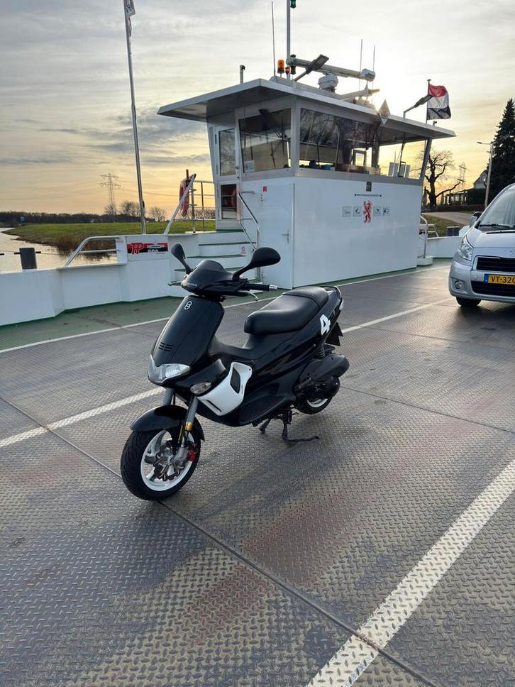 Gilera runner 180cc malossi., Fietsen en Brommers, Scooters | Piaggio, Zo goed als nieuw, Overige modellen, Ophalen
