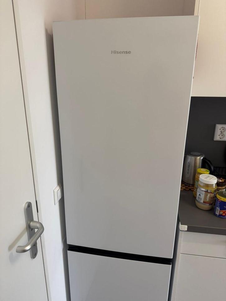 Hisense koelkast, Witgoed en Apparatuur, Koelkasten en IJskasten, Nieuw, Met vriesvak, 150 tot 200 liter, 160 cm of meer, 45 tot 60 cm