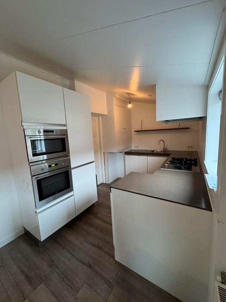 Complete keuken met inbouw apparatuur, Huis en Inrichting, Keuken | Complete keukens, Gebruikt, Hoekkeuken, Wit, Graniet of Steen