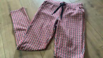 Broek maat 134 beschikbaar voor biedingen