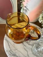Waterkaraf art deco ribbel amber vintage, Huis en Inrichting, Keuken | Servies, Ophalen, Zo goed als nieuw, Glas, Overige stijlen