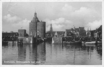 (301-427-021) Enkhuizen Drommedaris met sluis beschikbaar voor biedingen
