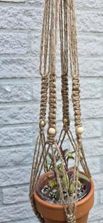 Zelfgemaakte macramé plantenhanger, Huis en Inrichting, Kamerplanten, Ophalen of Verzenden, Overige soorten, 100 tot 150 cm