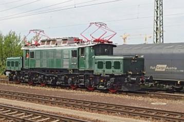 MARKLIN 3022 Duitse zware metalen  markante loc E 194 DB  beschikbaar voor biedingen