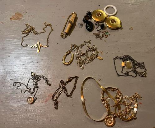 Vintage lotje goudkleur zilverkleur sieraden ketting broches, Sieraden, Tassen en Uiterlijk, Bedels, Zo goed als nieuw, Overige merken