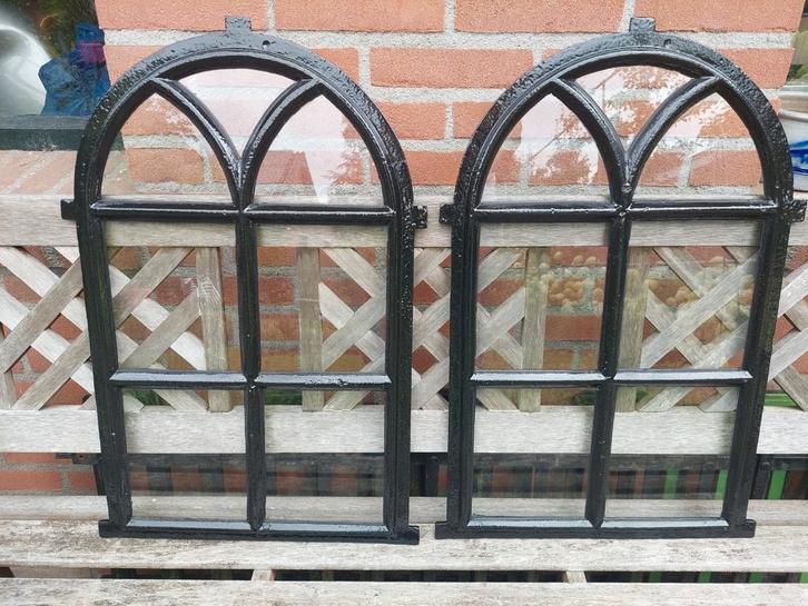 Twee zeer mooie gerestaureerde kerkramen van gietijzeren, Doe-het-zelf en Verbouw, Glas en Ramen, Gebruikt, Minder dan 80 cm, Minder dan 80 cm